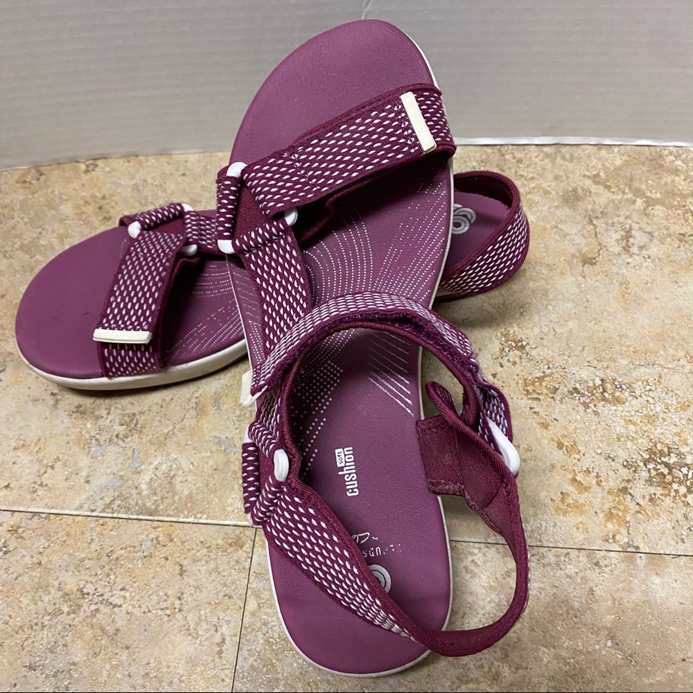 Cloudsteppers by Clark’s Soft Cushion Sandals 8.5